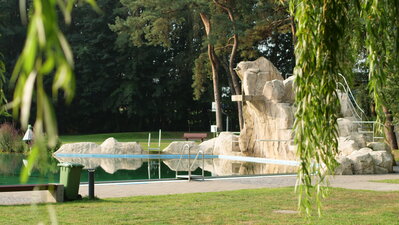 Kunstfelsen im Schwimmerbereich